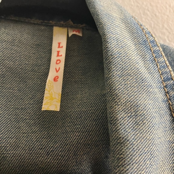 Llove Denim Pearl and Rhinestone sleeveless vest Women’s Medium - Picture 4 of 7